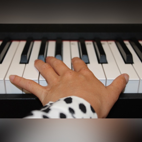 : M E E T  M E : - Picture 3 of 4